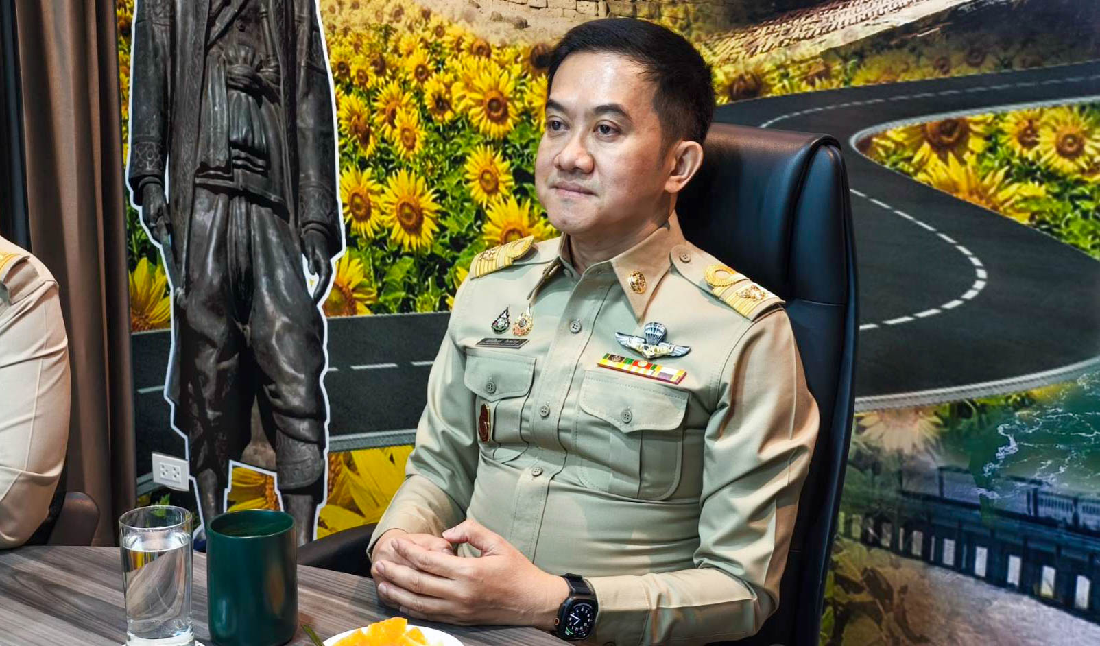 นายเอกนรินทร์ จินทะวงค์ ผู้อำนวยการสำนักงานทางหลวงที่ 11 (ลพบุรี) เป็นประธานในการประชุมประจำเดือน ครั้งที่ 5/2569 ติดตามผลการ