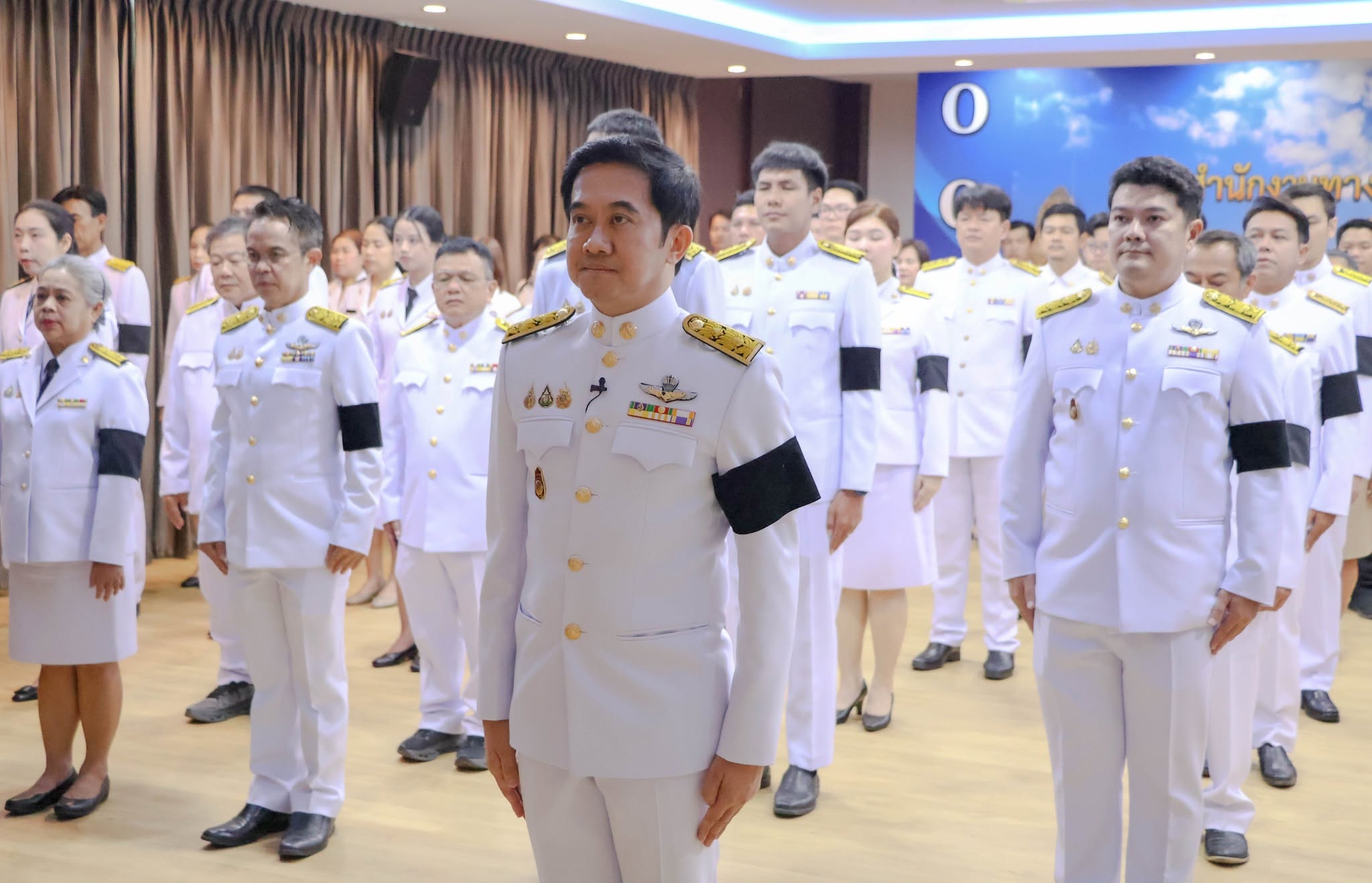 นายเอกนรินทร์ จินทะวงค์ ผู้อำนวยการสำนักงานทางหลวงที่ 11 (ลพบุรี) พร้อมด้วยคณะผู้บริหาร